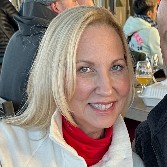 Meet your Posher, Christie - Picture 1 of 1